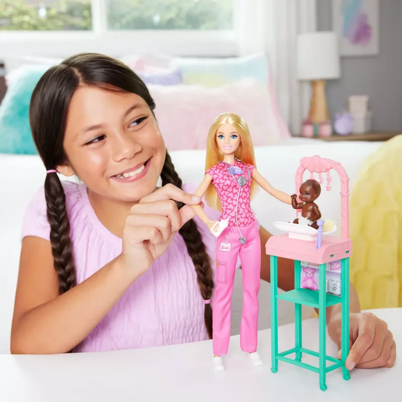 Barbie beebiarsti nukk blondi moenukuga, 1 beebinukk, mööbel ja tarvikud