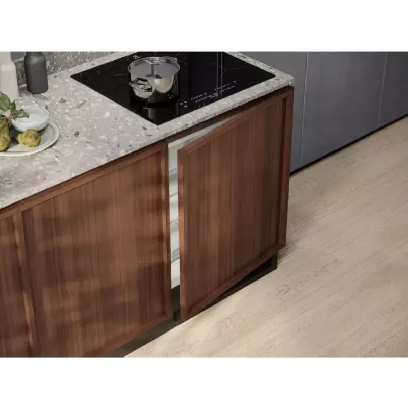 Sisseehitatud kombikülmik Electrolux LFB3AE82R — 93 L kogumaht, 16 L ülemine sügavkülmik, puutejuhtimine, ümberpööratavad uksed, valge