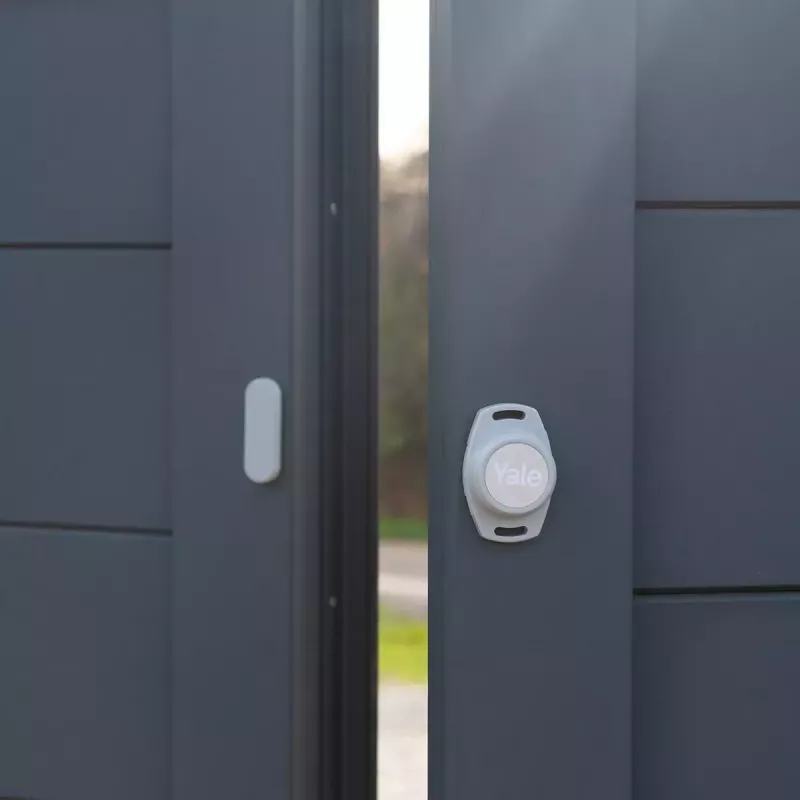 Garaažiukse avaja lisaseade Yale Smart Opener Wireless Bluetooth, must/hall, 50×50×32 mm