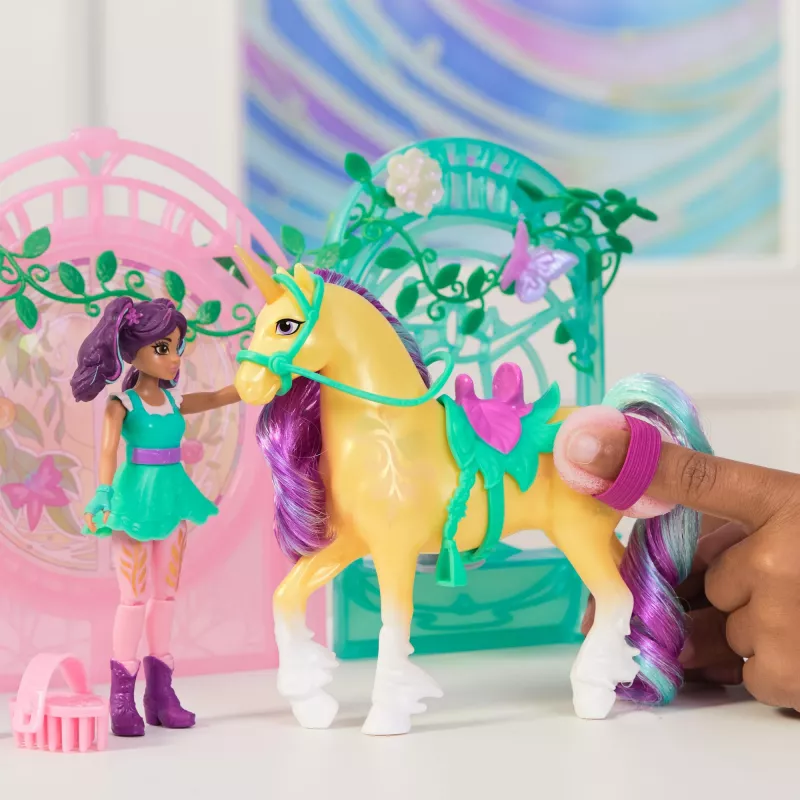 Unicorn Academy, Ava nukk ja värvimuutva Leafi talli mängukomplekt, lihavõttekinkide idee, sisaldab 15 tarvikut, nukud ja ükssarve mänguasjad tüdrukutele alates 4. eluaastast