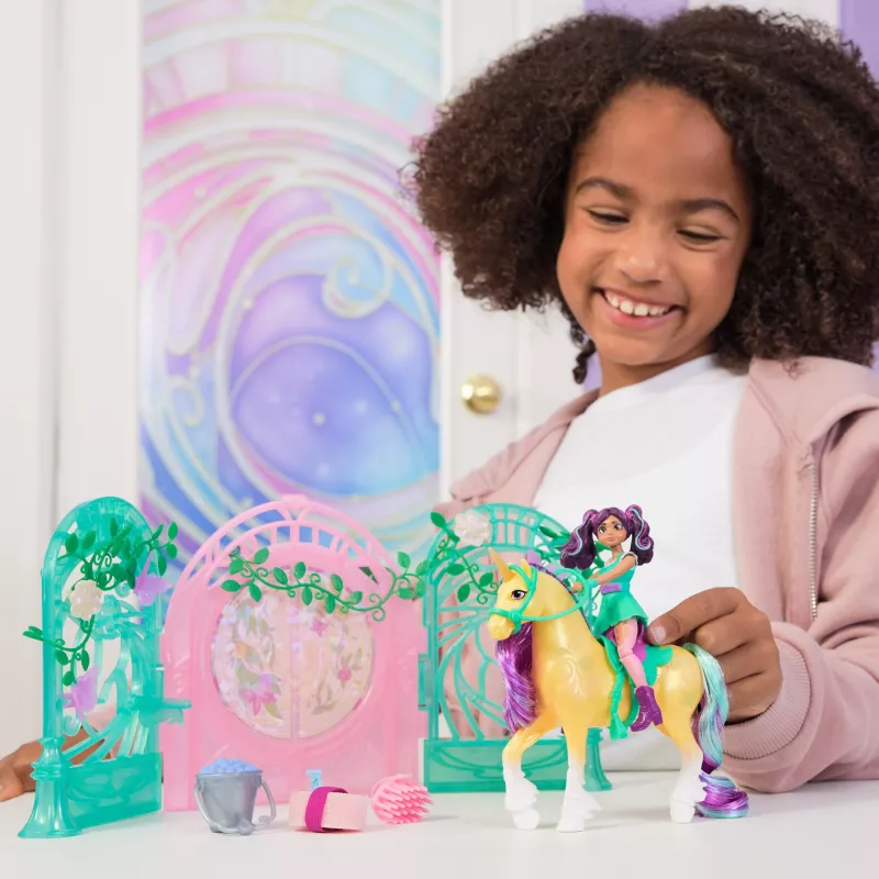 Unicorn Academy, Ava nukk ja värvimuutva Leafi talli mängukomplekt, lihavõttekinkide idee, sisaldab 15 tarvikut, nukud ja ükssarve mänguasjad tüdrukutele alates 4. eluaastast