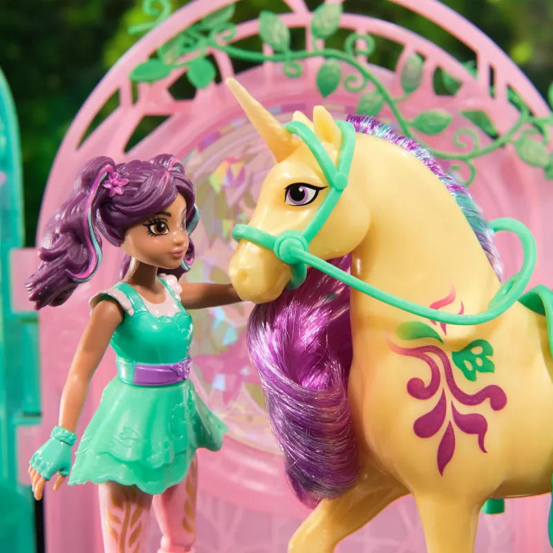 Unicorn Academy, Ava nukk ja värvimuutva Leafi talli mängukomplekt, lihavõttekinkide idee, sisaldab 15 tarvikut, nukud ja ükssarve mänguasjad tüdrukutele alates 4. eluaastast