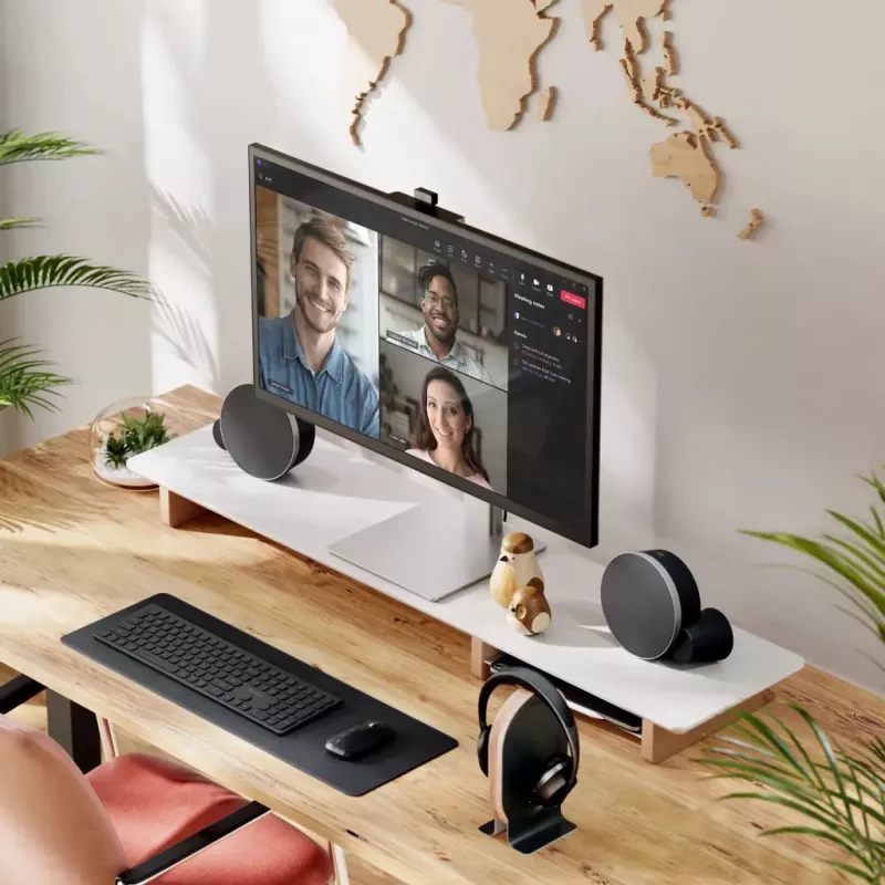 ALOGIC Desktop Monitor - Clarity Max Pro - 32in - 3840x2160 (4K UHD) USB-C toiteedastuse ja veebikaameraga