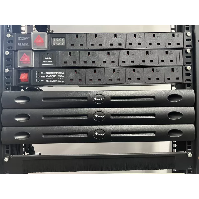 Pimepaneel Equip 19 tolli 1U tööriistavaba must Rack mahutavus 1U