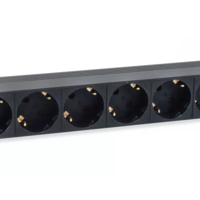 Equip 8 pistikupesaga Saksa toitejaotusseade IEC C14 pistikuga