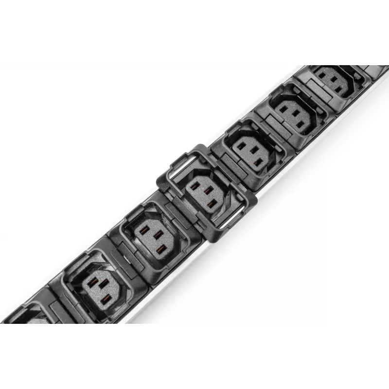 DIGITUS IT BASIC PDU. 3PH. 16A. 24 x C13. 3 x C19 Vertikaalne. 3 m kaabel. IEC309 3Ph-16A pistik