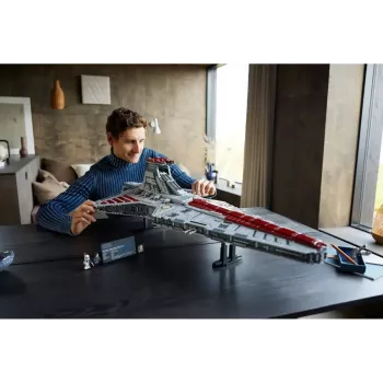 LEGO Star Wars Republic Venator Class Attack Cruiser 75367 — konstruktsioonikomplekt, 5 374 tk, 320×1 090×540 mm, 2 minifiguuri, vanus 18+