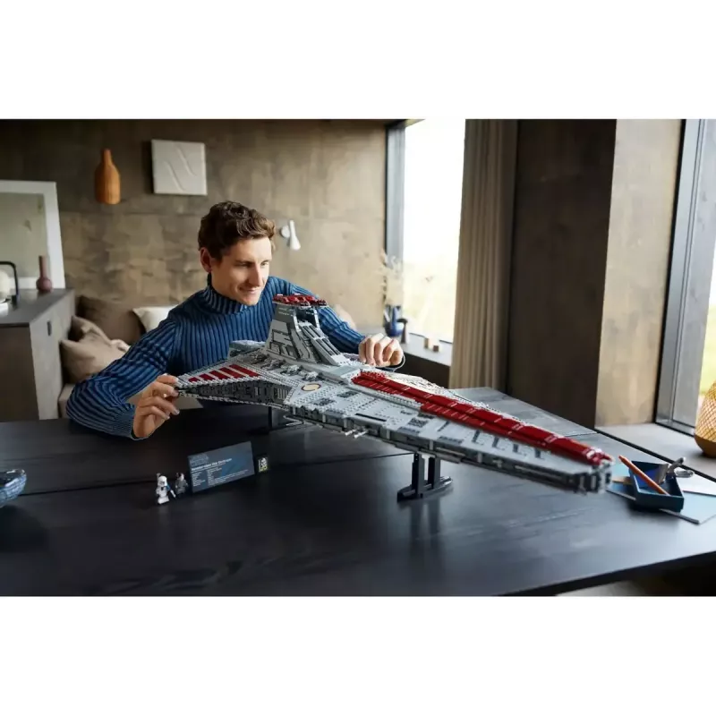 LEGO Star Wars Republic Venator Class Attack Cruiser 75367 — konstruktsioonikomplekt, 5 374 tk, 320×1 090×540 mm, 2 minifiguuri, vanus 18+