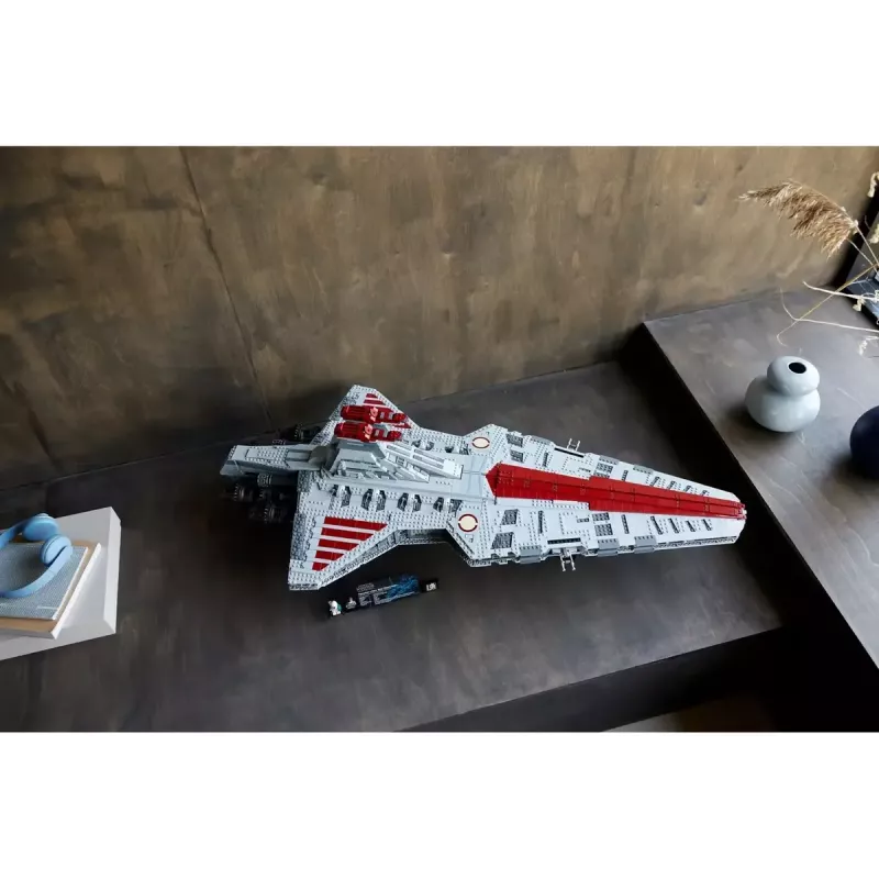 LEGO Star Wars Republic Venator Class Attack Cruiser 75367 — konstruktsioonikomplekt, 5 374 tk, 320×1 090×540 mm, 2 minifiguuri, vanus 18+