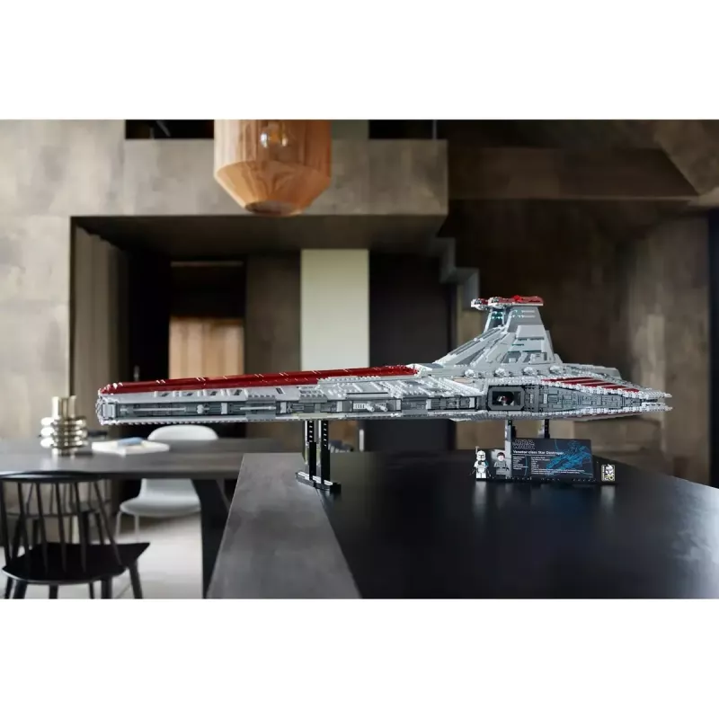 LEGO Star Wars Republic Venator Class Attack Cruiser 75367 — konstruktsioonikomplekt, 5 374 tk, 320×1 090×540 mm, 2 minifiguuri, vanus 18+