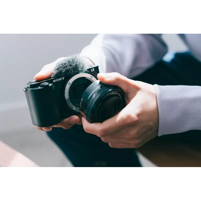 Sony α ZV-E10L MILC 24,2 MP CMOS 6000 x 4000 pikslit Must