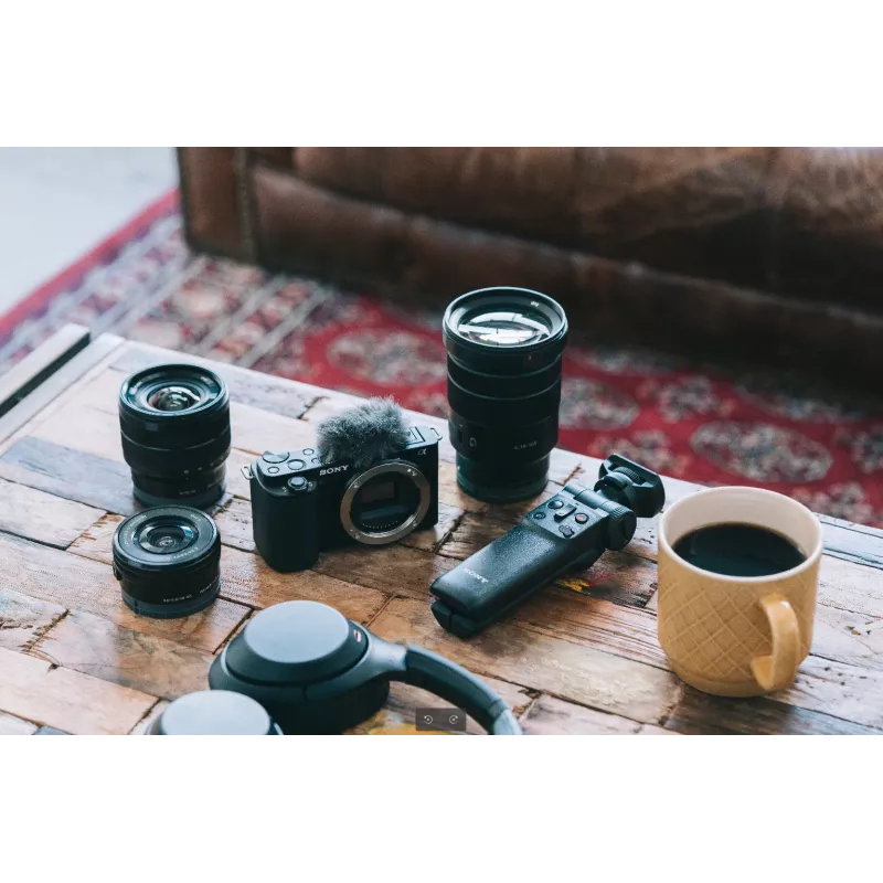 Sony α ZV-E10L MILC 24,2 MP CMOS 6000 x 4000 pikslit Must