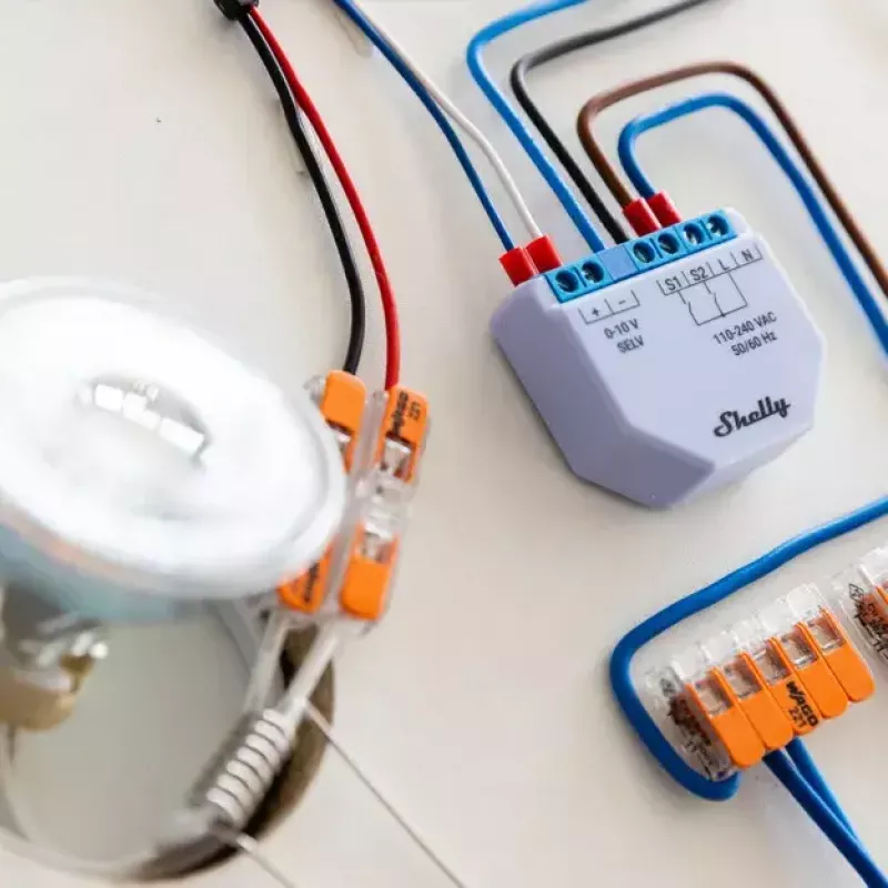 Dimmer Shelly Plus 0-10V sisseehitatud sinine hall juhtmevaba juhtimine 110-240V