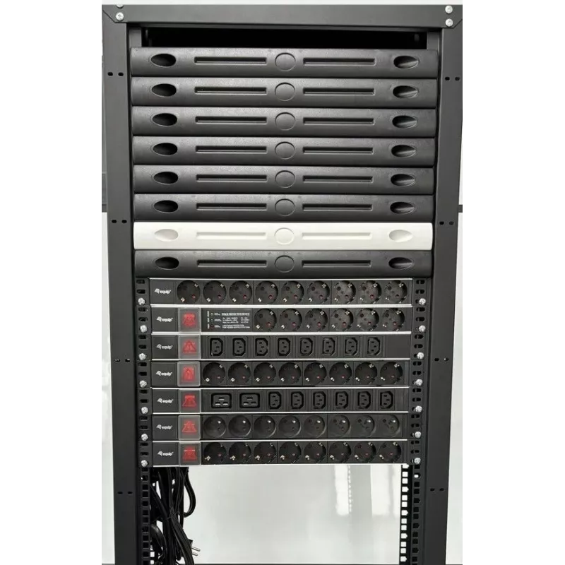 Equip 333319 toitejaotusseade (PDU) 6 vahelduvvoolu pistikupesa 1U must