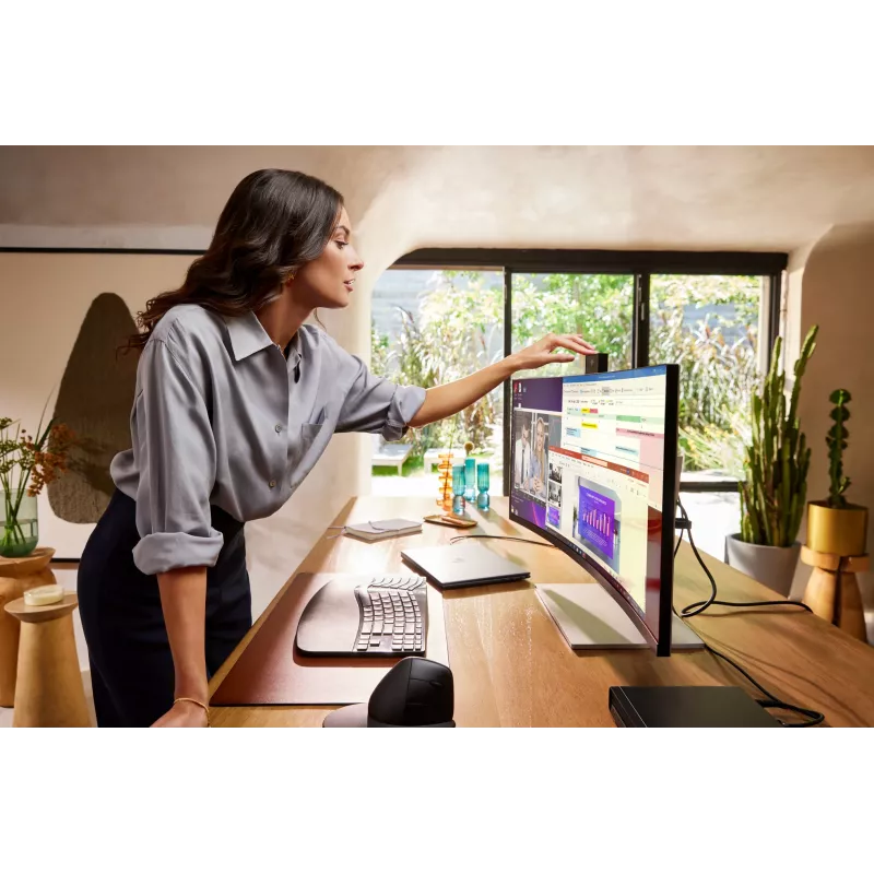 HP Series 7 Pro 34-tolline WQHD konverentsimonitor - 734pm, 86,4 cm (34 tolli), 3440 x 1440 pikslit, Wide Quad HD, LCD, 5 ms, must, hõbedane