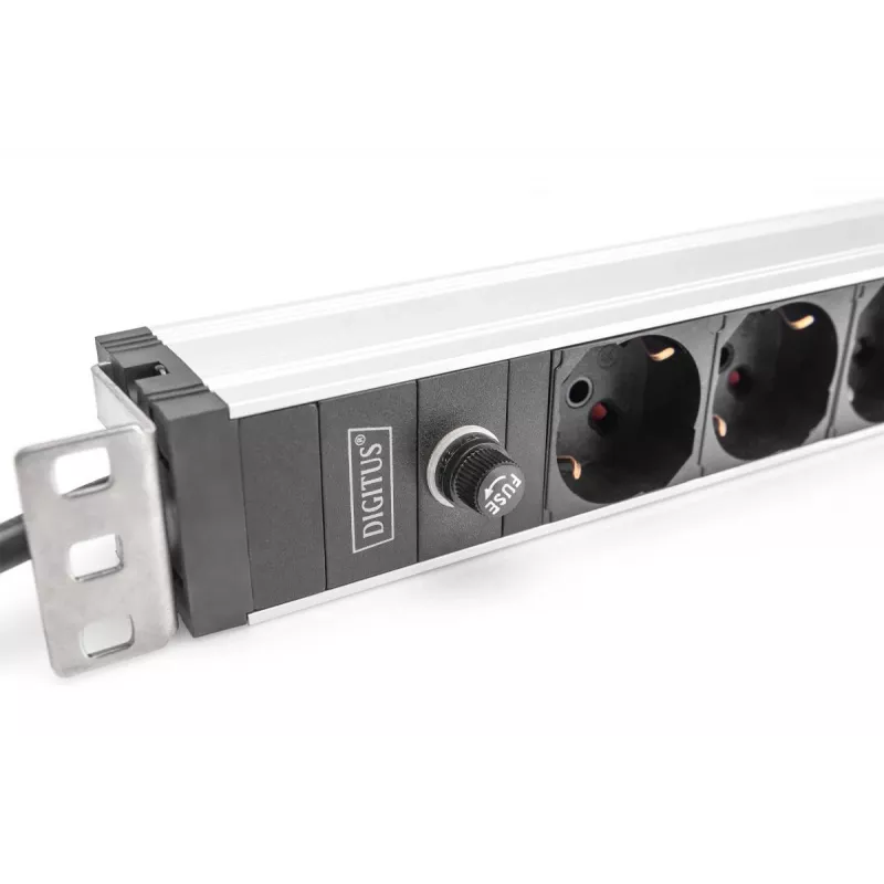 DIGITUS 1U alumiiniumist PDU, 8x Itaalia pistikupesa, eelkaitsega 10 A pistik, 250 VAC