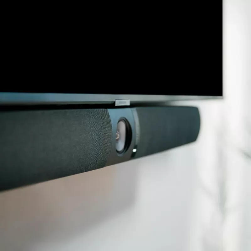Owl Labs Owl Bar videokonverentsiseade — 4K videokonverentsiriba aktiivse kõneleja fookusega (lisage Meeting Owl 3 või Pro 360-kraadise katvuse ja automaatse kaameravahetuse jaoks)