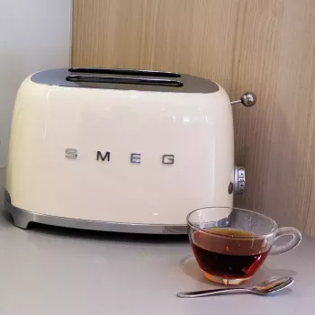Röster Smeg TSF01CREU Kreem 2 Viilu