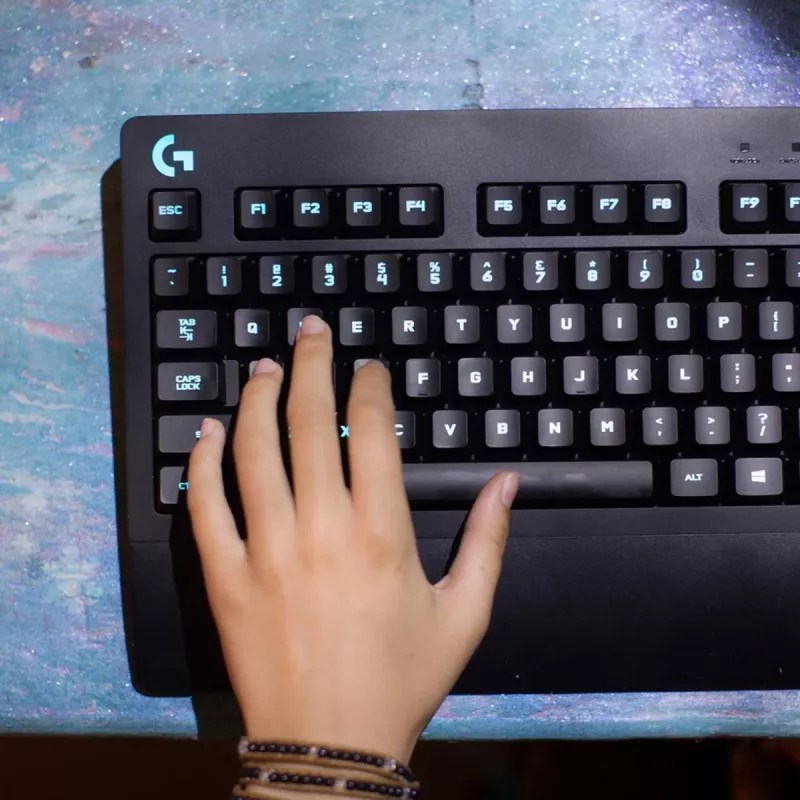 LOGITECH G213 Prodigy mänguklaviatuur USB - Azerty Belgia