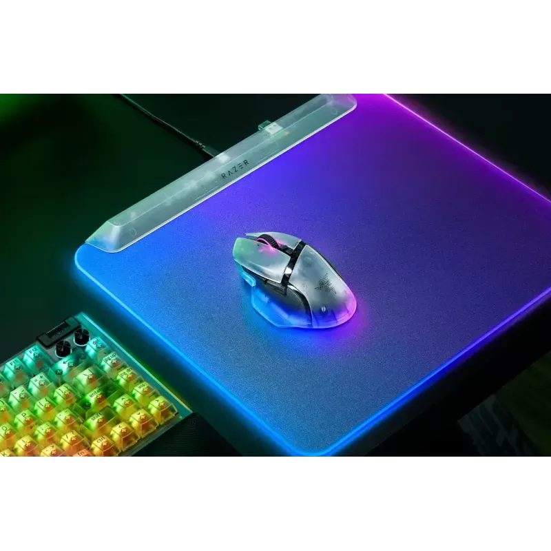 Gaming hiir Razer Basilisk V3 Pro 35K Phantom Valge Edition — optimeeritud mängupind optilistele ja laserhiirtele