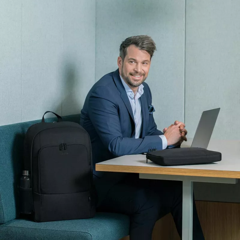 DICOTA Eco Backpack Base - 13-14,1-tolline sülearvuti seljakott - Must / 300d Rpet polüester