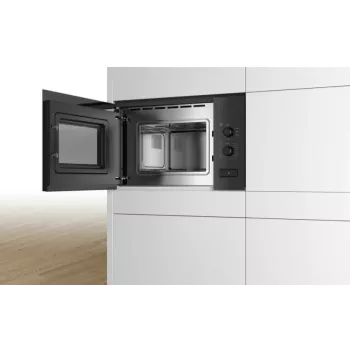 Sisseehitatav soolomikrolaineahi Bosch Serie 4 BFL520MB0 — 800 W, 20 L, pöördnuppjuhtimine, must