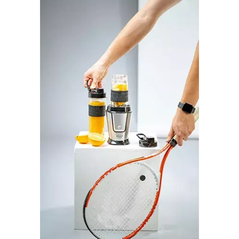 Spordiblender Adler AD 4081 — kaasaskantav personalblender, 800 W tippvõimsus, 0,57 l tops, roostevabast terasest tera, 2 pudelit