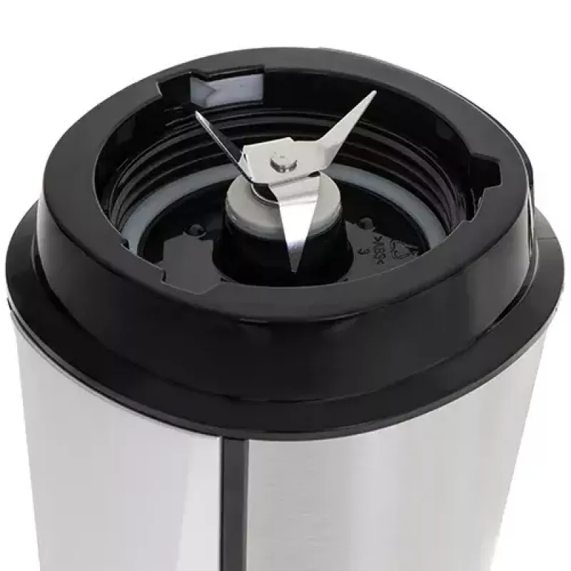 Spordiblender Adler AD 4081 — kaasaskantav personalblender, 800 W tippvõimsus, 0,57 l tops, roostevabast terasest tera, 2 pudelit