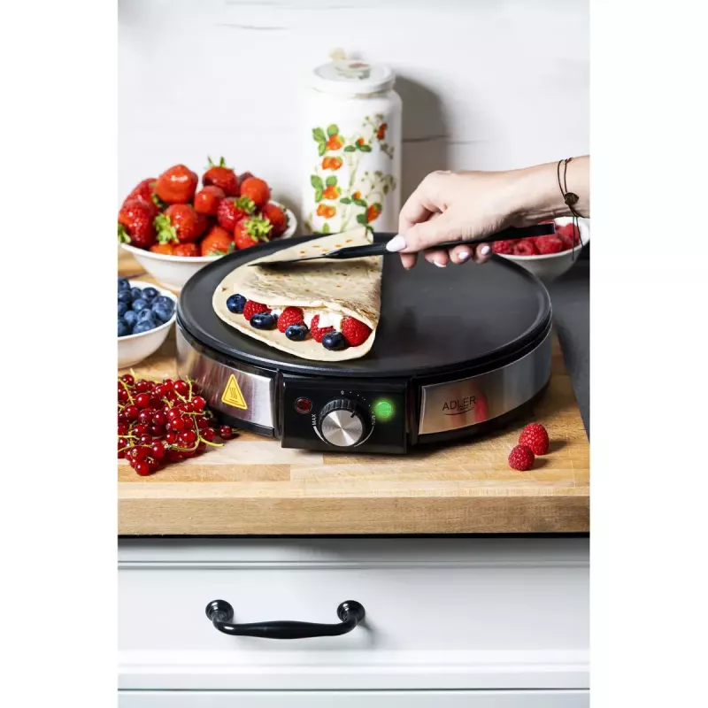 Pannkoogimasin Adler AD 3058 1600 W Must Roostevaba teras