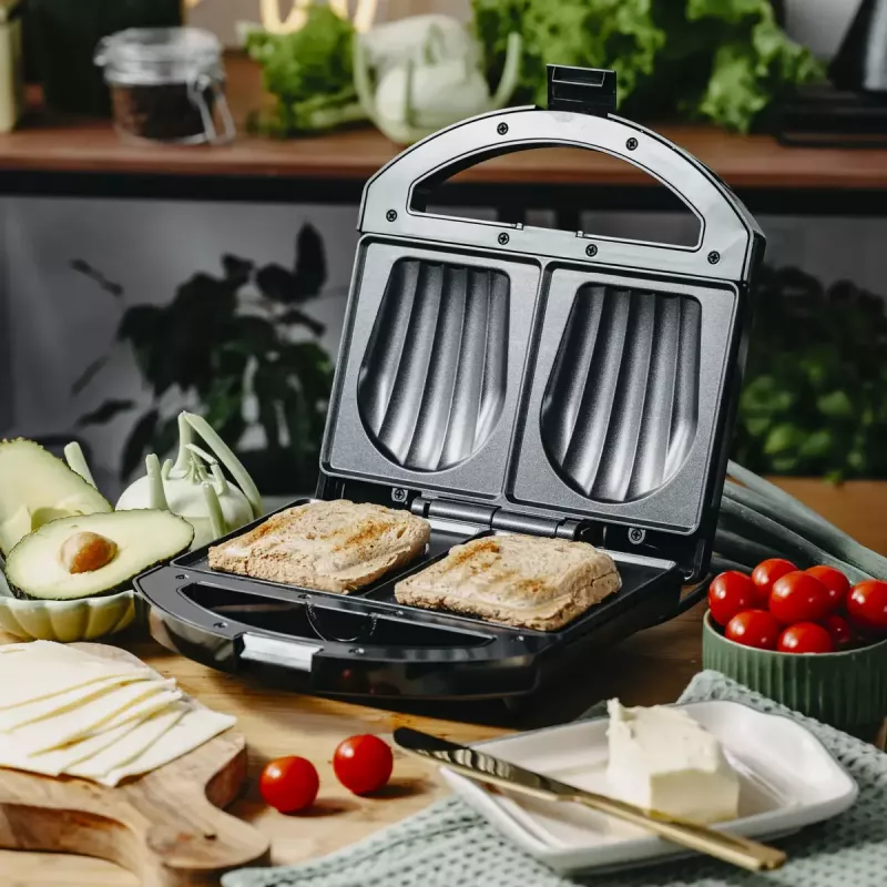 Võileivagrill Adler AD 3069 — kompaktne lauapealne võileivapress, 750 W, 2 võileiba, must