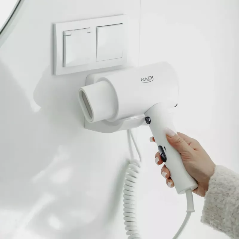 Seinale kinnitatav föön Adler AD 2285 — 2000 W, 3 temperatuuriseadet, jahe õhupuhang, valge
