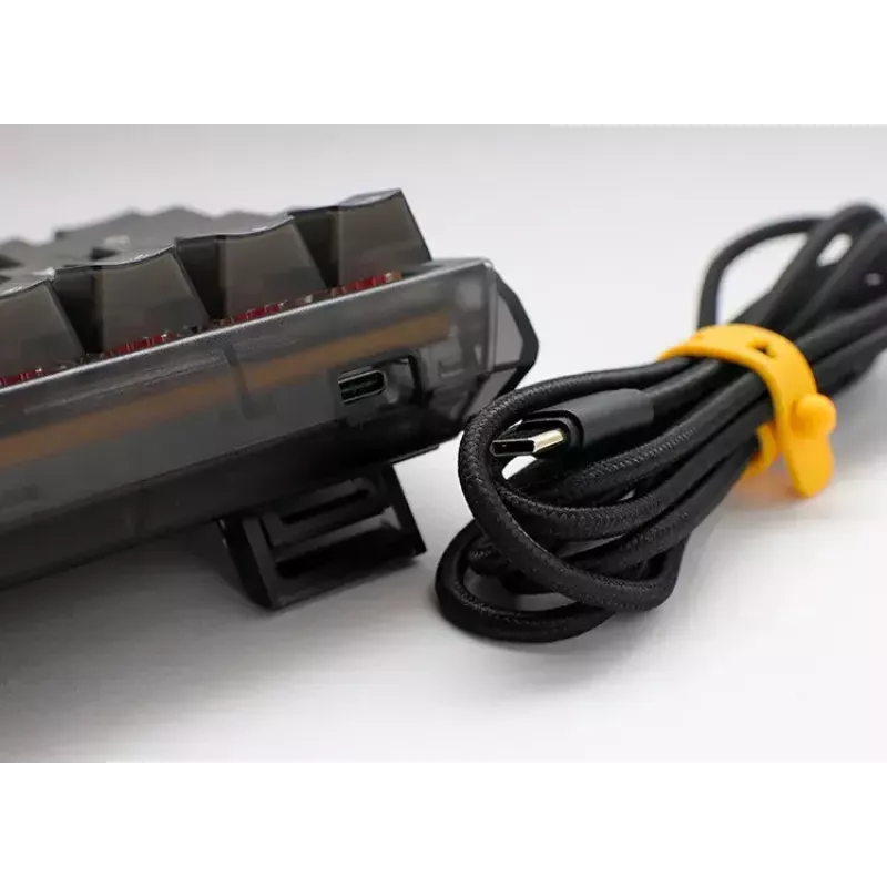 Ducky One 3 Aura SF klaviatuur mängimiseks USB QWERTY must 67 klahvi RGB