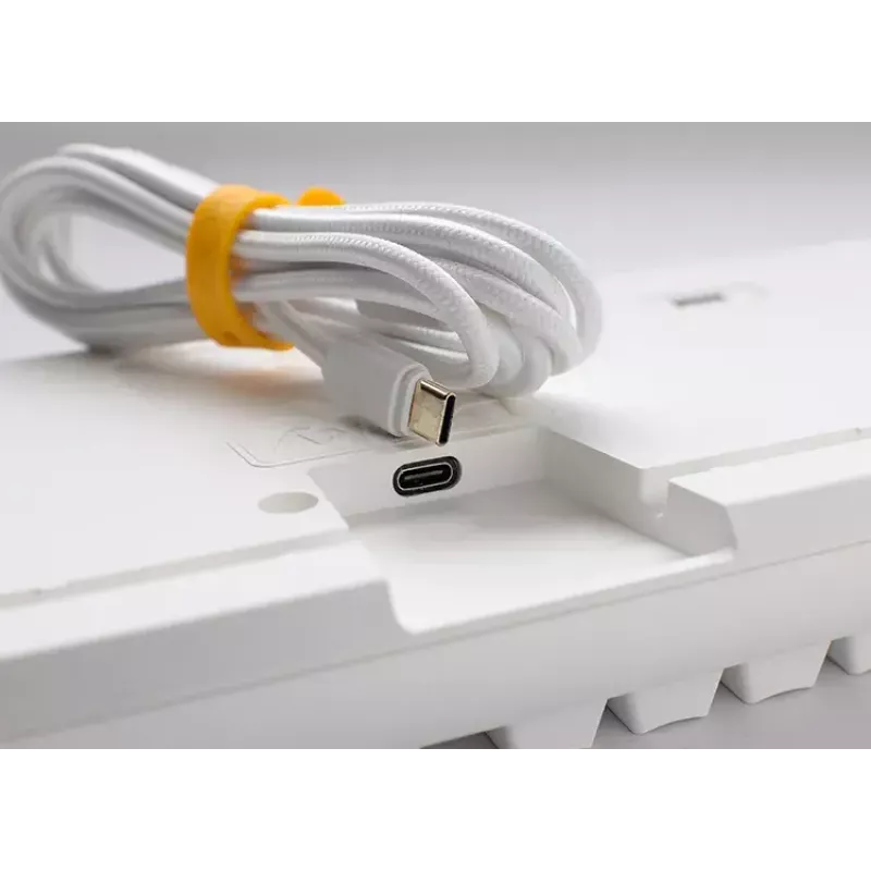 Ducky One 3 Classic klaviatuur Mängimine USB US English Valge mehaaniline RGB