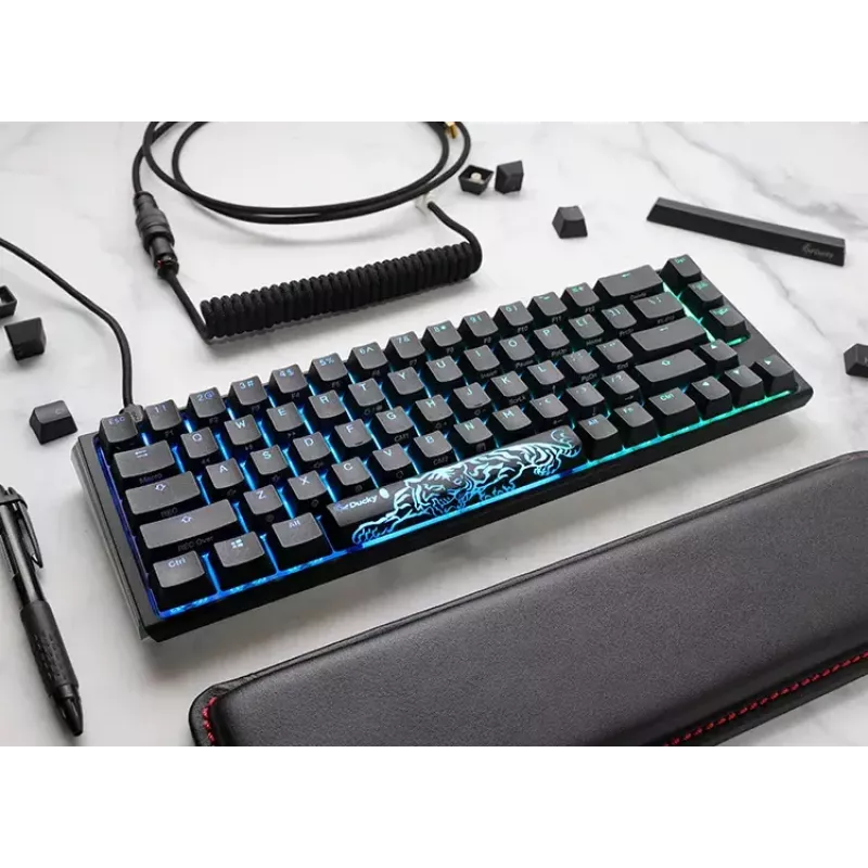 Ducky One 3 Classic SF mänguriklaviatuur USB mehaaniline 67 klahvi RGB