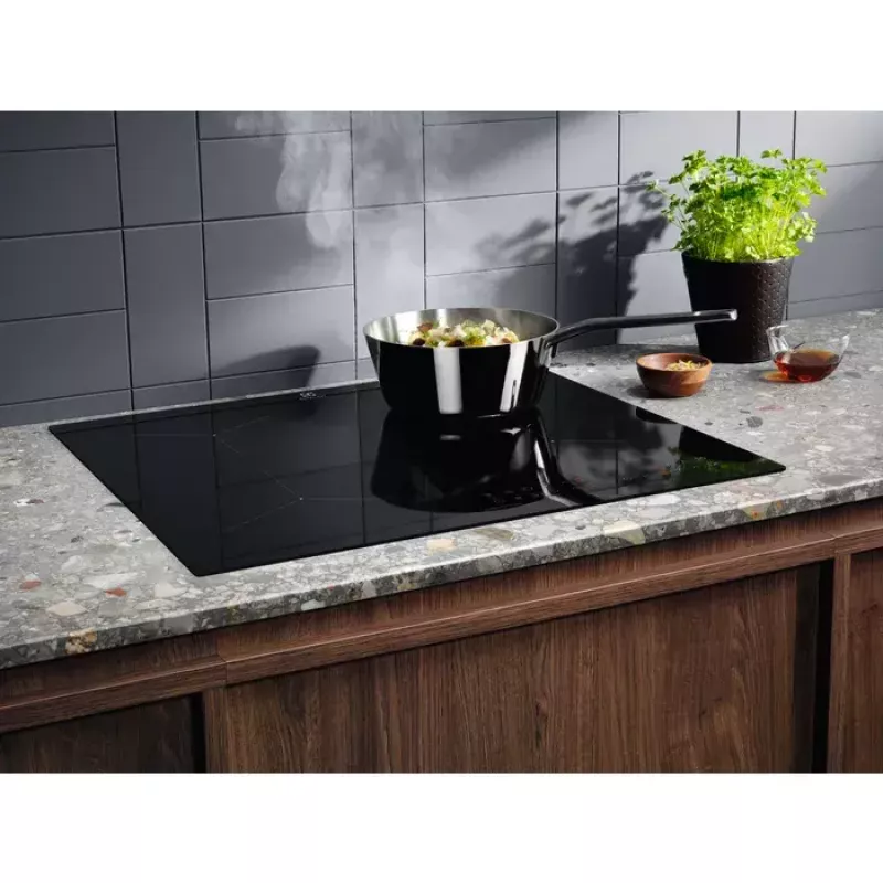 Electrolux LIL61434C must sisseehitatud 59 cm tsoon-induktsioonpliit 4 tsooniga