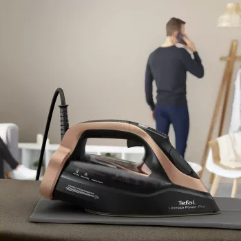 Tefal Ultimate Power Pro FV9E50 kuiv- ja aurutriikraud Durilium AirGlide Autoclean tallaga 3200 W must, vaskne