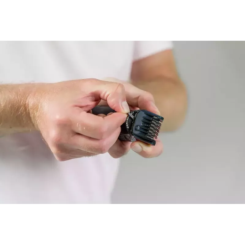 Juukselõikusmasin Wahl Extreme Grip vahelduvvoolu-/akutoitega, juhtmeta, liitiumioonaku, 240 min tööaega, 12 pikkuseastet, roostevabast terasest tera, lõikelaius 3 cm, must