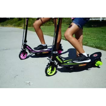 Elektriline tõukeratas Razor Power Core E90 — 12 V pliiaku, max 16 km/h, terasraam, täiskummid, kandevõime 54 kg