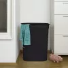Pesukorv rotho Brisen 50 L ventileeritav plastikust korv kaanega ja riputusauguga, must, 340×431×529 mm