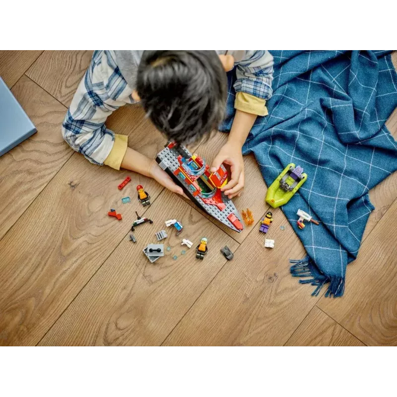 LEGO mängukomplekt Tuletõrjepaat 60373 — City seeria, 144 tk, 3 minifiguuri, vanusele 5+, mõõdud 80×230×70 mm