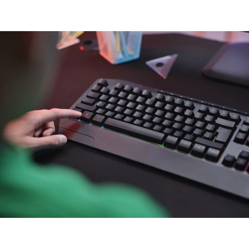 Juhtmega mänguklaviatuur TRUST GXT 836 Evocx USB QWERTY US English, RGB-taustvalgustus, randmetugi, 114 klahvi, 110% paigutus