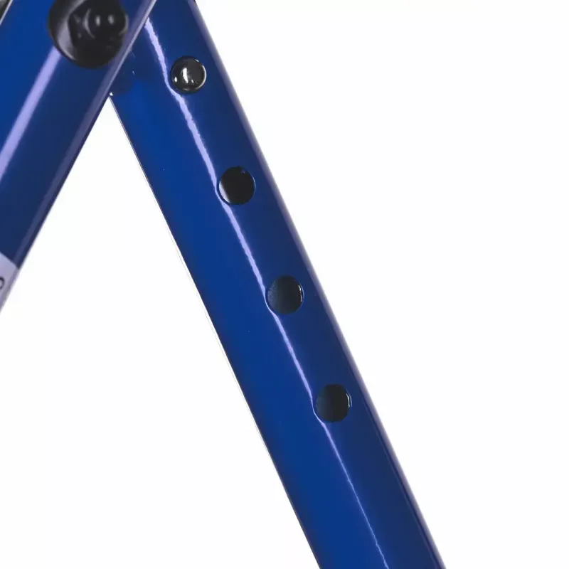 Taastusravi rulaator ActionMed CH100AM — kerge alumiiniumist 4-ratas, reguleeritav kõrgus 700–937 mm, iste 35×32 cm, max koormus 136 kg, kokkupandav