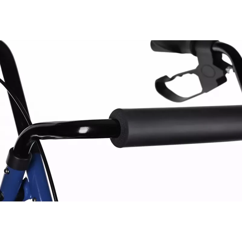 Taastusravi rulaator ActionMed CH100AM — kerge alumiiniumist 4-ratas, reguleeritav kõrgus 700–937 mm, iste 35×32 cm, max koormus 136 kg, kokkupandav