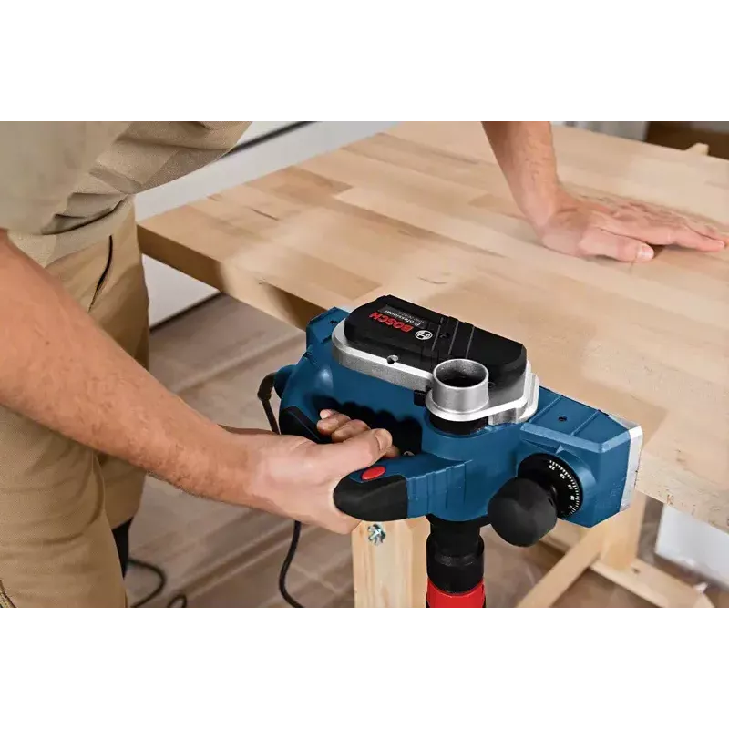 Bosch GHO 26-82 D Professional must, sinine, hõbedane 16500 p/min 710 W