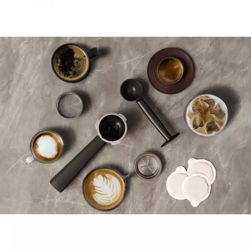 Espressomasin AEG EC6-1-6BST, manuaalne lauapealne, 1,0 L veepaak, 15 bar, piimavahustaja, 1450 W, puutjuhtimine, must