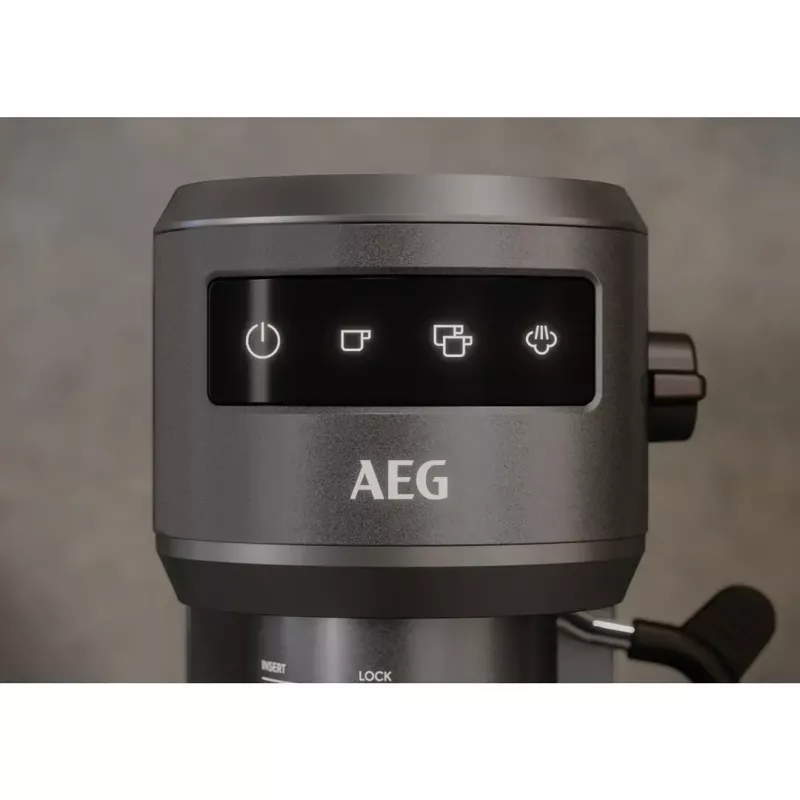 Espressomasin AEG EC6-1-6BST, manuaalne lauapealne, 1,0 L veepaak, 15 bar, piimavahustaja, 1450 W, puutjuhtimine, must