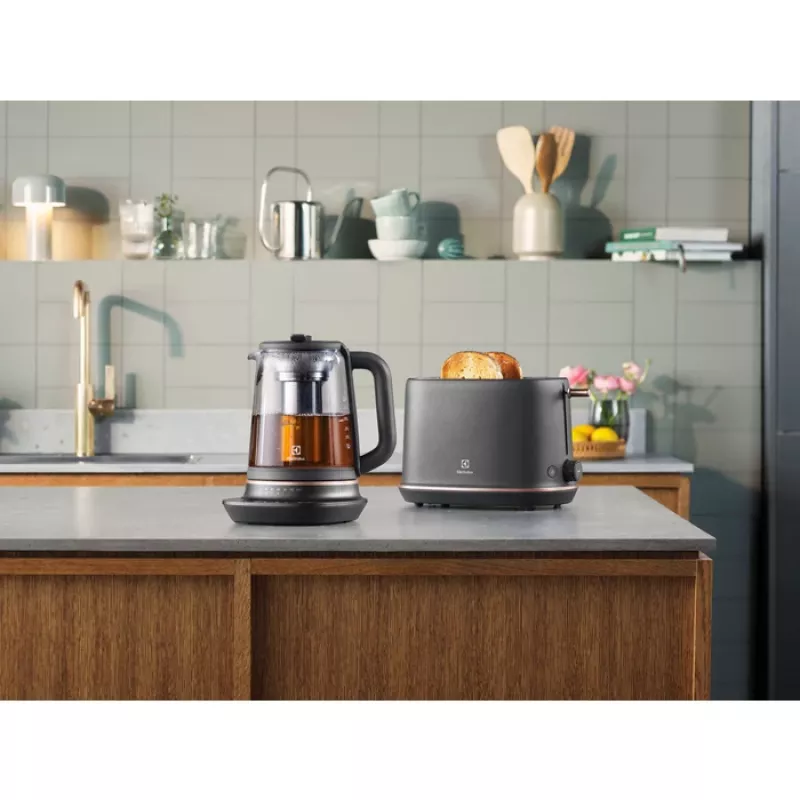 Electrolux E7GK1-8BP elektriline veekeetja 1.7 L 2000 W Must, Vask