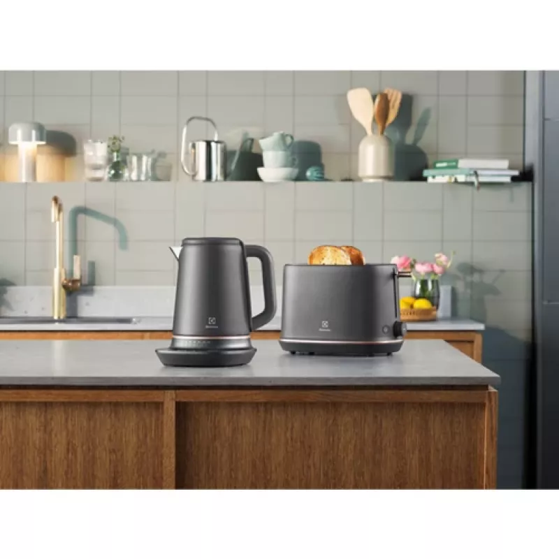 Electrolux E7K16BP elektriline veekeetja 1,7 L 2400 W Must, Vask