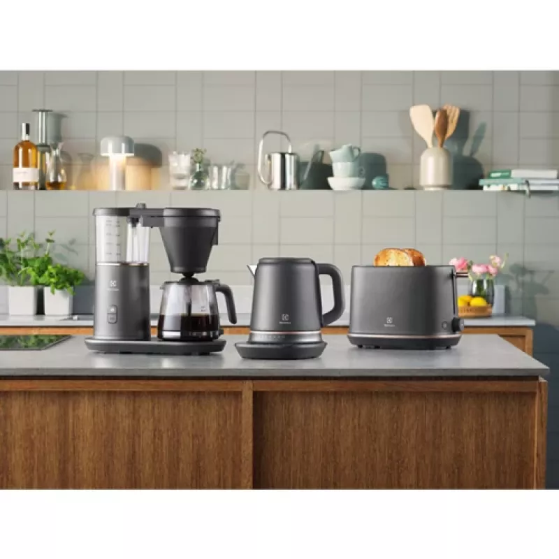 Electrolux E7K16BP elektriline veekeetja 1,7 L 2400 W Must, Vask