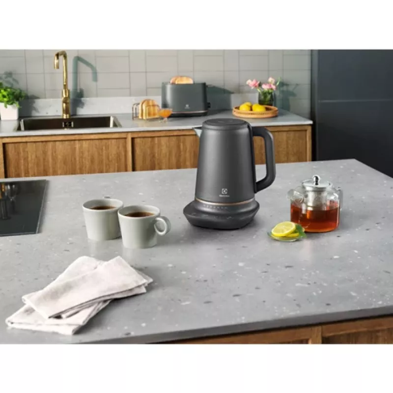 Electrolux E7K16BP elektriline veekeetja 1,7 L 2400 W Must, Vask